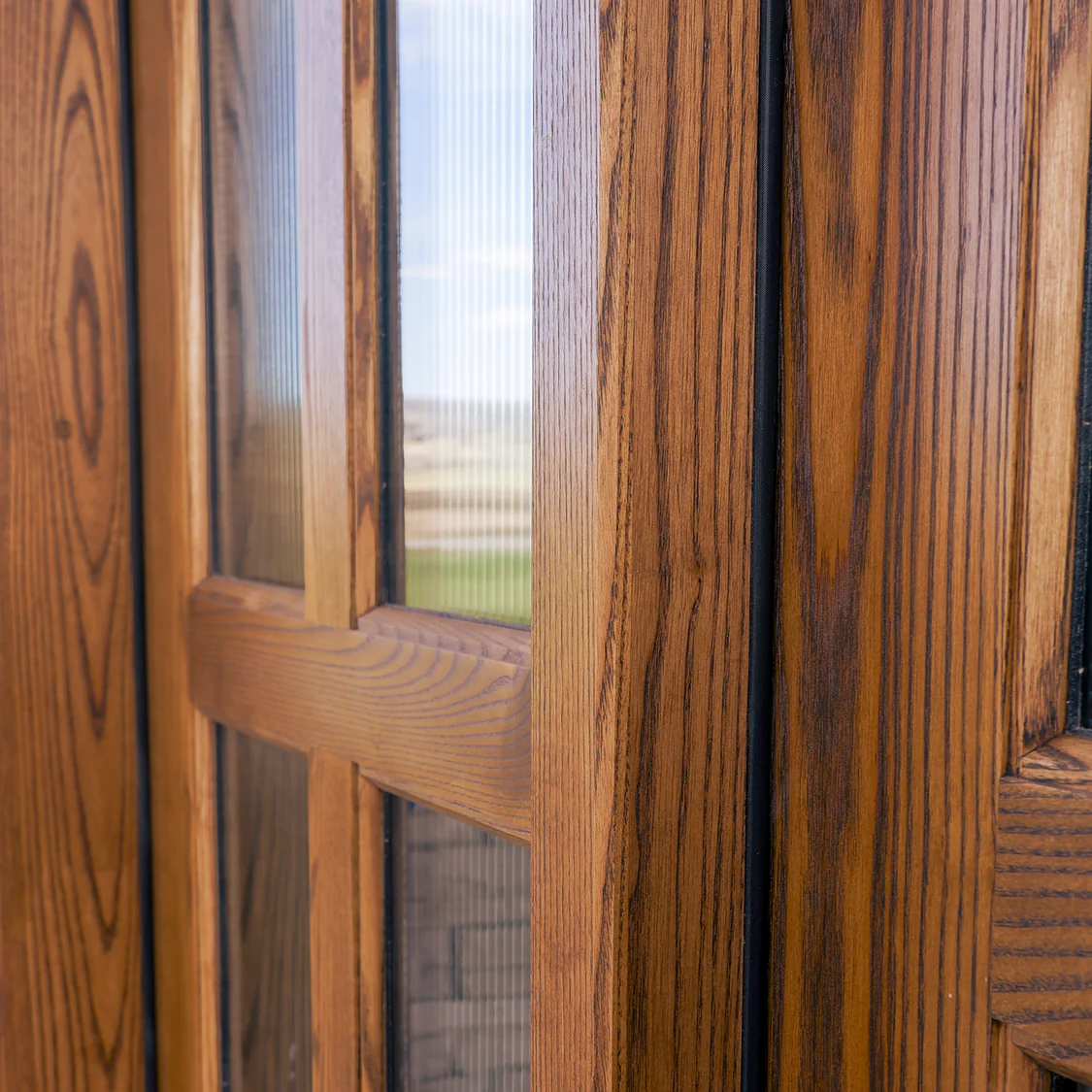 Grand Oak Entrance Door - Detail 2
