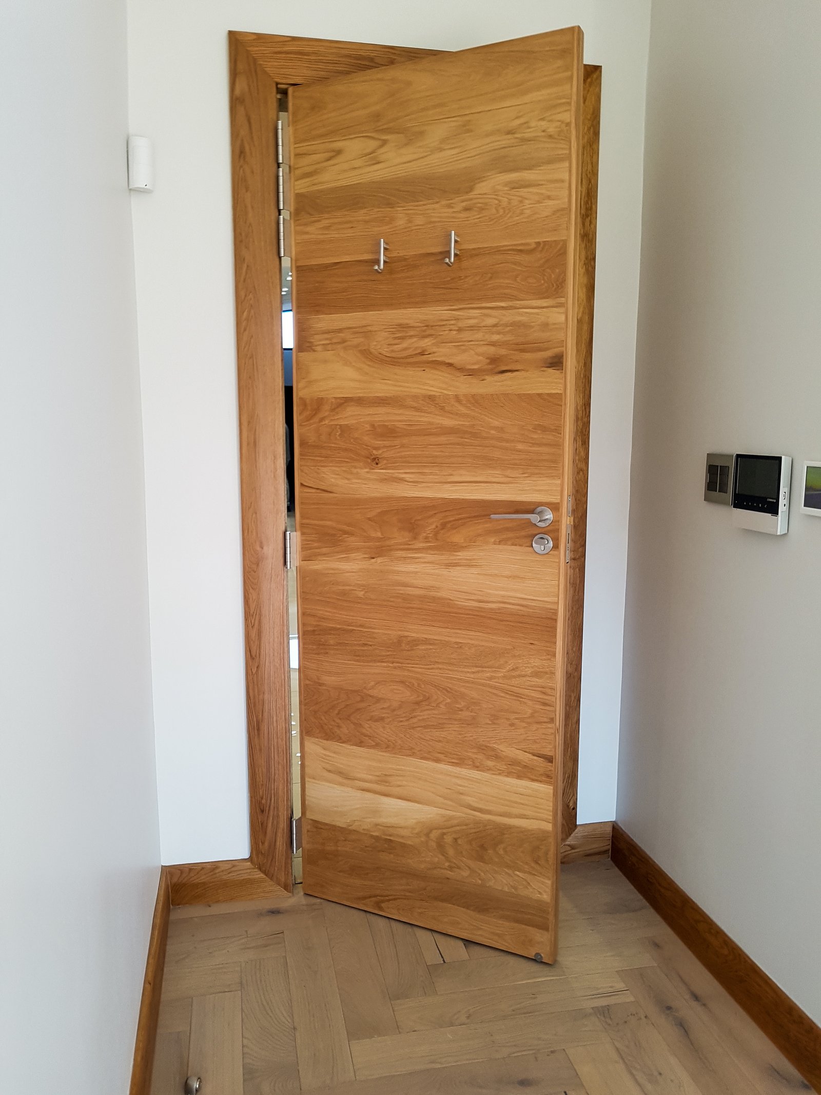 Modern Solid Oak Door - Angle View