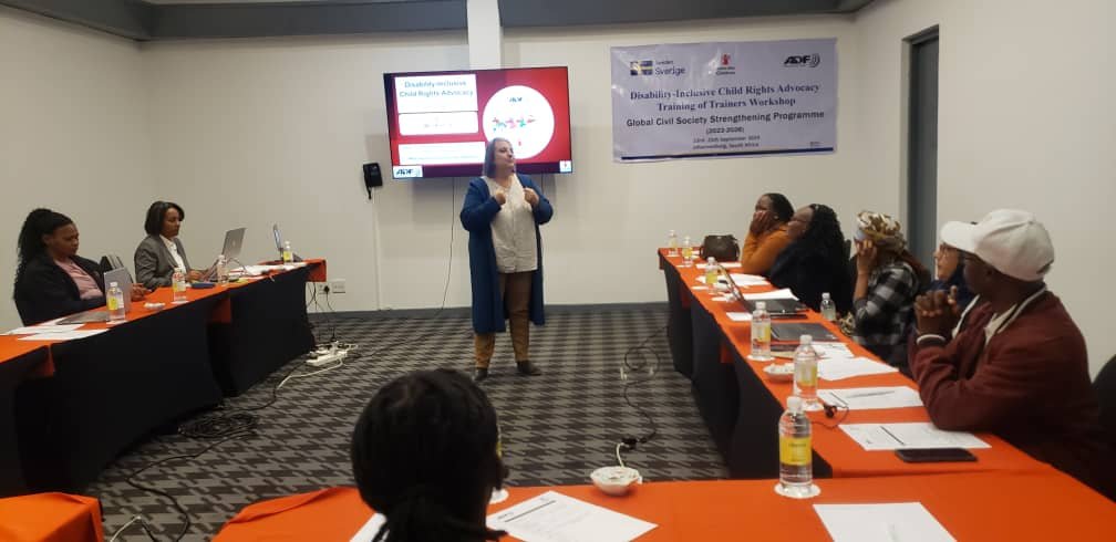 Trainer Lidia Pretorius engaging participants during the TOT (Training of Trainers) workshop.
